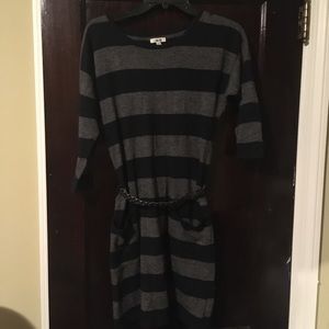 Sweater dress with belt and 2 pockets